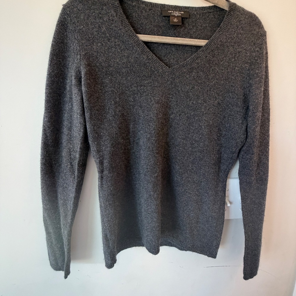 Ann Taylor Cashmere V Neck Sweater Women XS Gray Minimalist Old Money